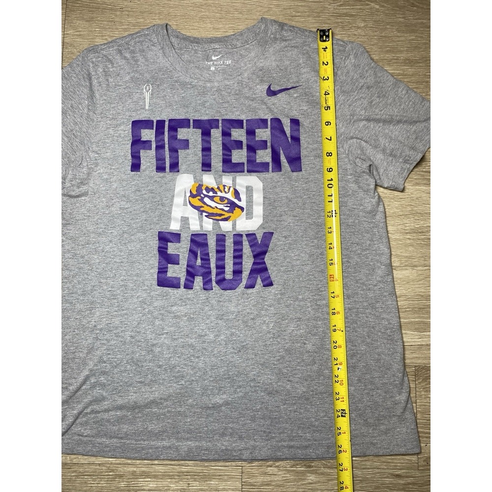 Men Size MEDIUM Nike Undefeated LSU Tigers National Champions 15-0 T-Shirt 2019 - Picture 5 of 10
